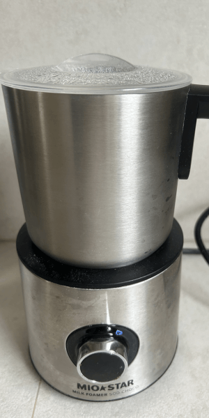 Bild von einem Mio Star Milchschäumer in meiner Küche