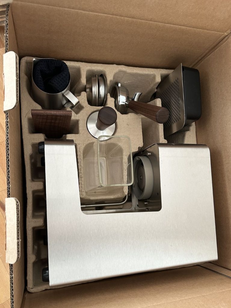 Vogelperspektive Zuriga E2-S Lieferumfang in der Verpackung