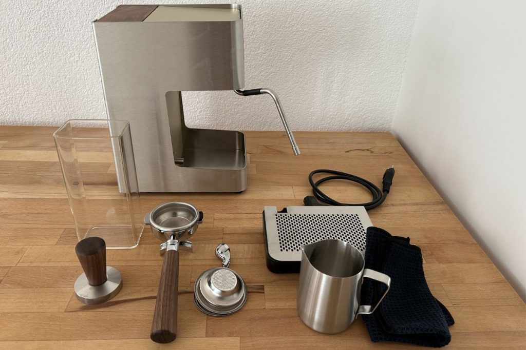 Zuriga E2-S von der Seite mit Dampflanze und Lieferumfang