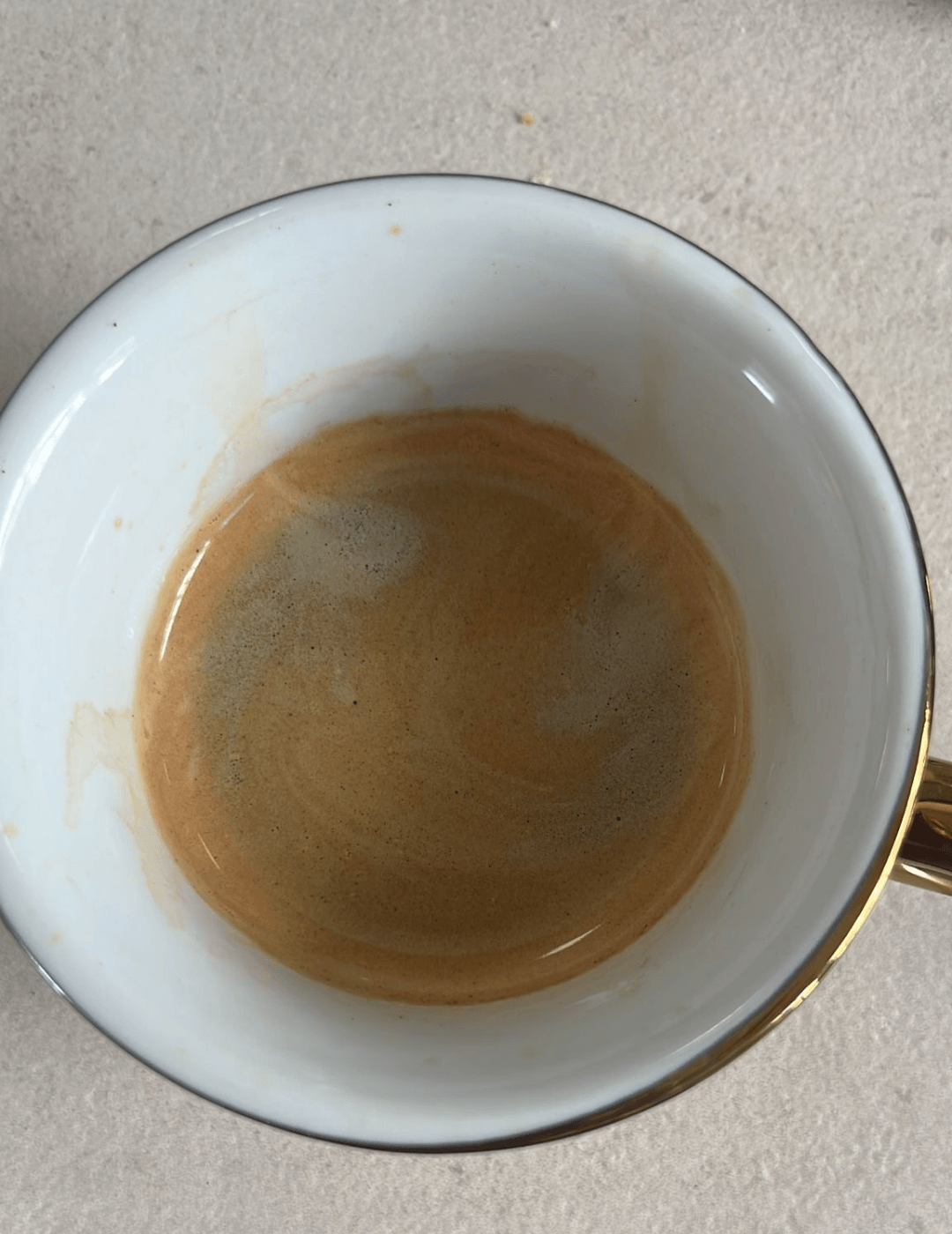 Crema eines Espressos aus der Zuriga E2-2 von oben betrachtet