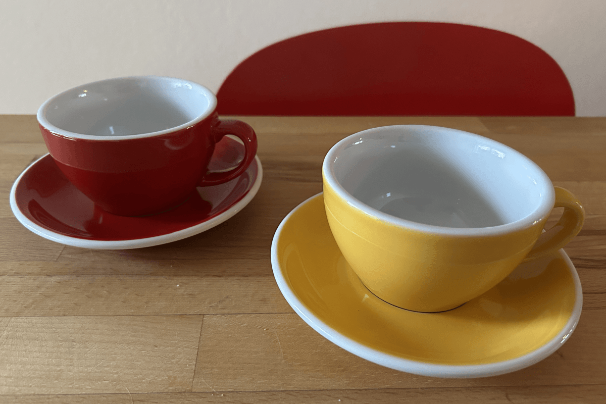 Zwei Cappuccino-Tassen — die Zuriga ist auf ein bis zwei Portionen ausgelegt
