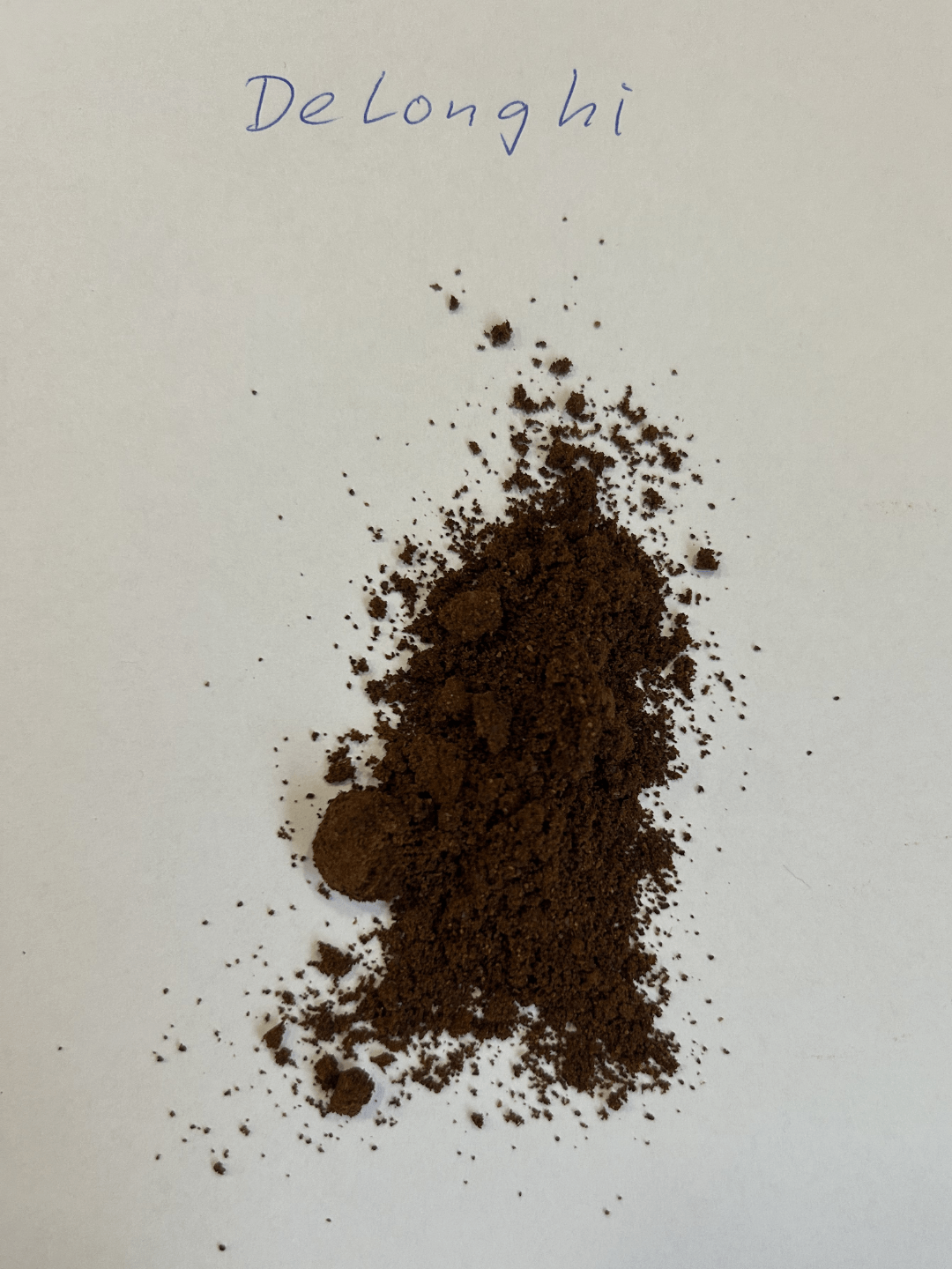 Feines klumpiges Mahlbild der DeLonghi KG 79 für Espresso