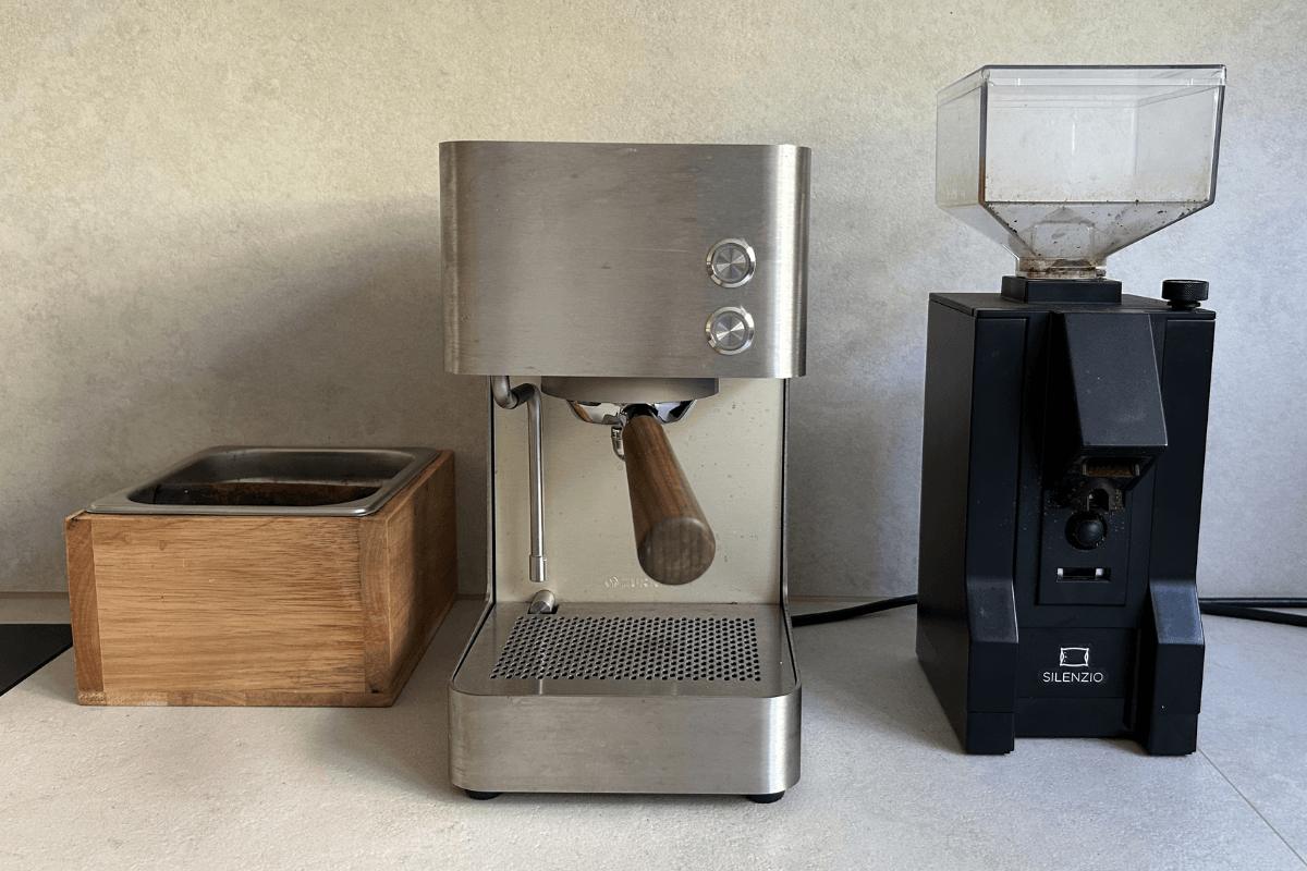 Home-Barista-Setup 2026 mit Zuriga E2-2 Espressomaschine und Eureka Mignon Silenzio Mühle